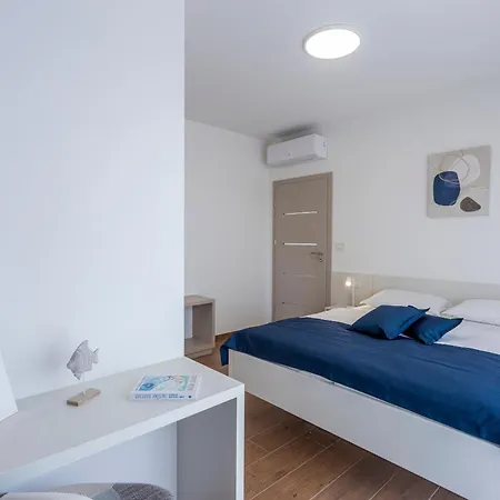 Rossi By Istrialux * Smoljanci